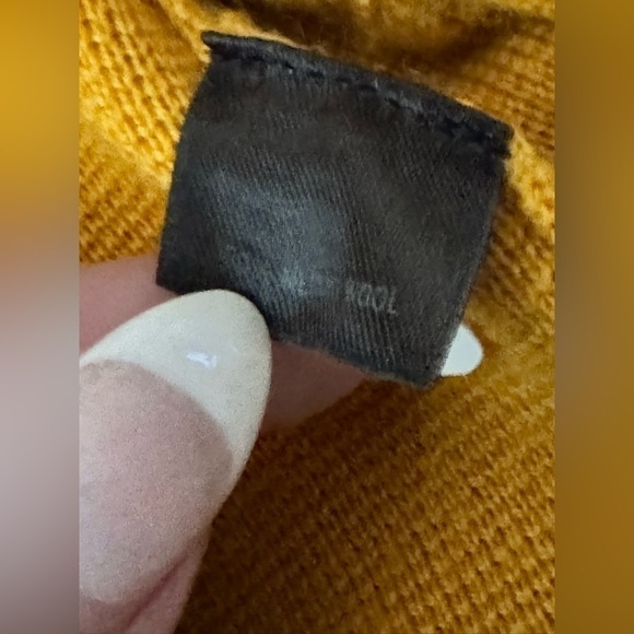 Merino wool button yellow mustard sweater - Picture 3 of 9